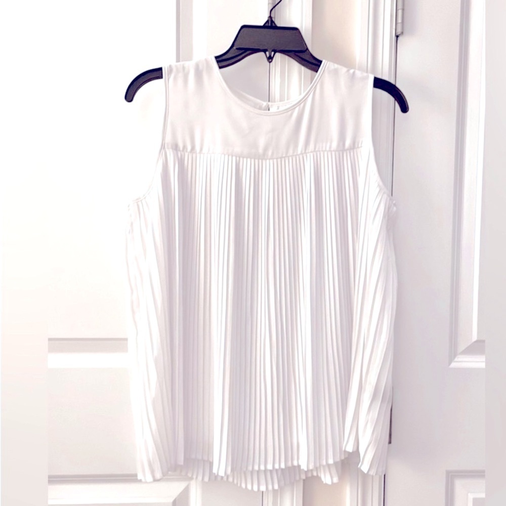 Premise NWT white pleated sleeveless top; Size Small
